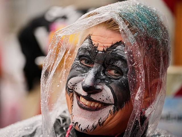 Кельнский карнавал 2026: танцы со Свободой и место для целований. Фоторепортаж