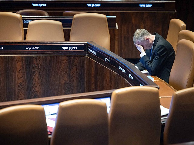 Члены комиссии по расследованию применения шпионских программ подали в отставку