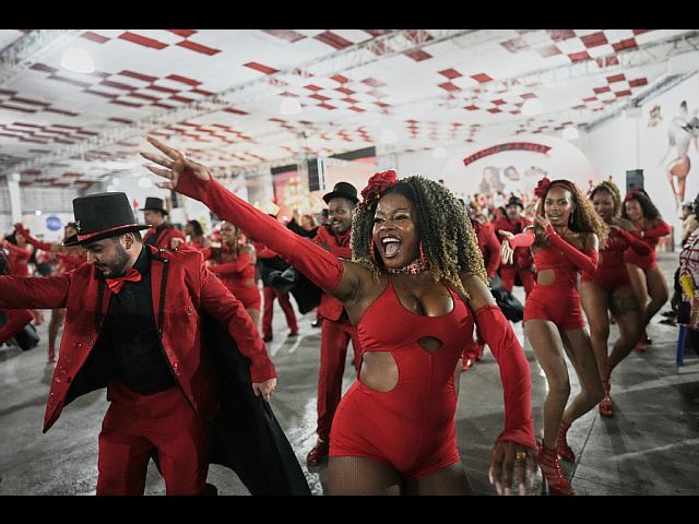 Рио готовится к карнавалу: становится всё жарче. Фоторепортаж