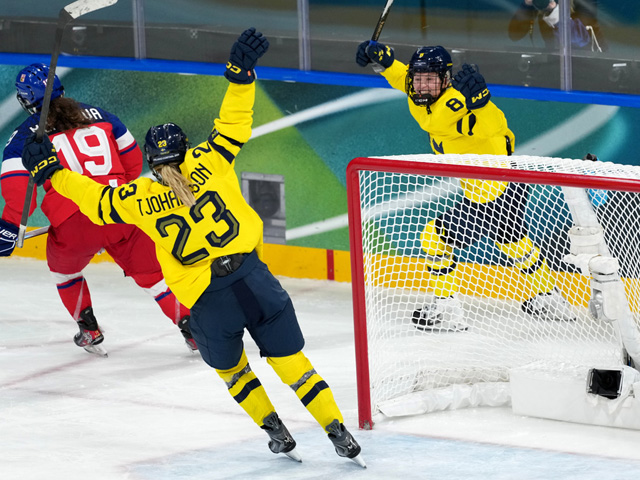 За 25 секунд до конца матча пустые ворота поразила 19-летняя Хильда Свенссон