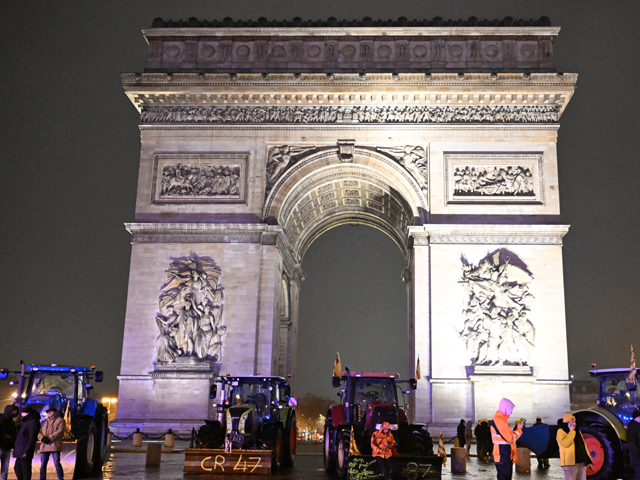 В Париже злоумышленник напал на жандарма возле могилы Неизвестного солдата