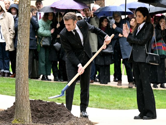 Макрон: "Франция нуждается в евреях, чтобы остаться собой"