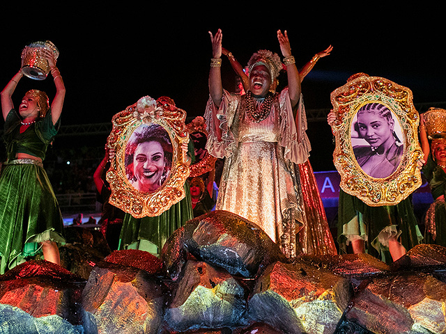 В Рио-де-Жанейро стартовал карнавал: пляжное безумие и собачий фестиваль. Фоторепортаж