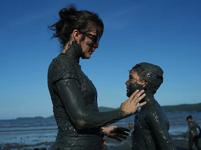 Карнавальная "грязная" вечеринка в Бразилии. Фоторепортаж