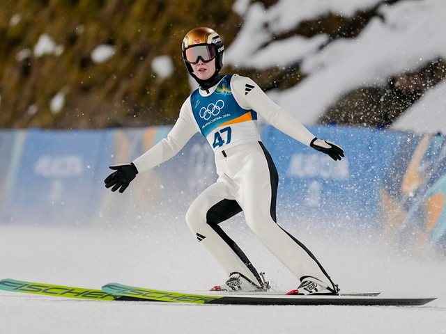 Олимпиада. Прыжки с трамплина. Норвежки завоевали золото и серебро