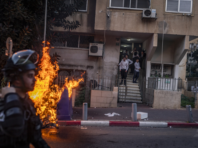 Редакционная статья на сайте "Кикар а-шабат": "Нельзя позволять маргиналам сжигать наши улицы"