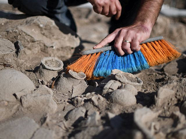 Израильские археологи объяснили, как использовались странные конические сосуды 5000 лет назад (иллюстрация - на фотографии не "корнеты")