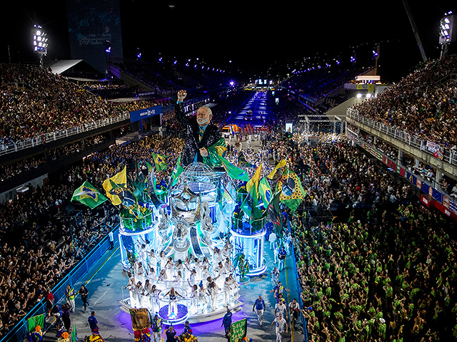 Звезды Самбодрома и президент Бразилии в Рио. Фоторепортаж