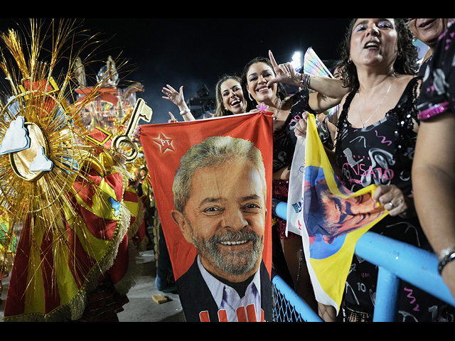 Звезды Самбодрома и президент Бразилии в Рио. Фоторепортаж