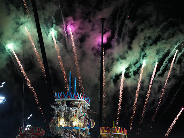 Звезды Самбодрома и президент Бразилии в Рио. Фоторепортаж