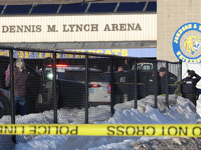 Стрельба во время юношеского матча по хоккею в США, среди жертв маленькая девочка