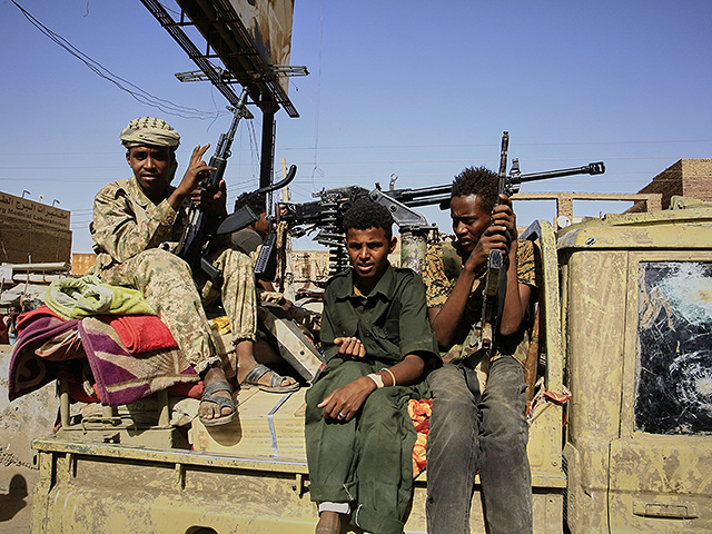 Ракетный удар по рынку в Судане, десятки погибших