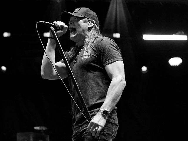 Умер певец и автор песен группы 3 Doors Down Брэд Арнольд
