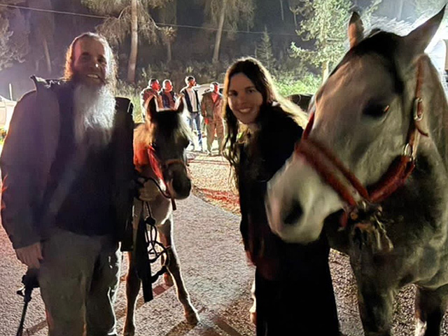 В Иудее полицейские и военные нашли лошадей, украденных с еврейской фермы