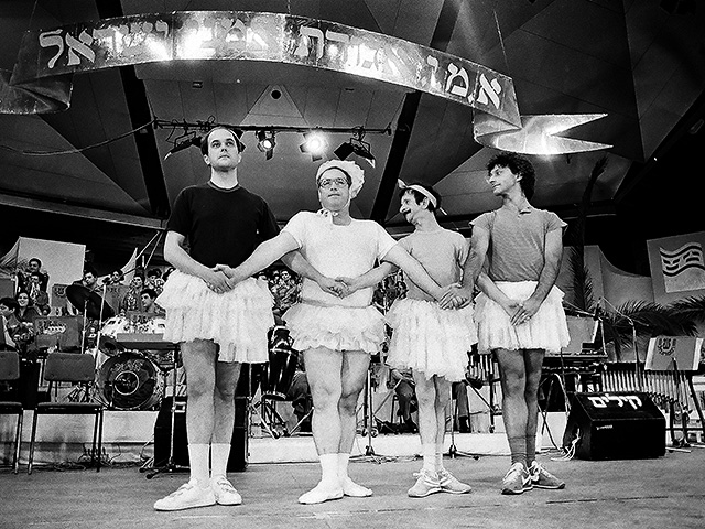 Мати Каспи (справа)