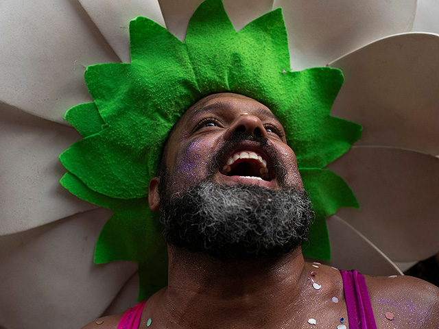 Предкарнавальный разогрев в Рио: уличные шоу и благословение Самбодрома. Фоторепортаж