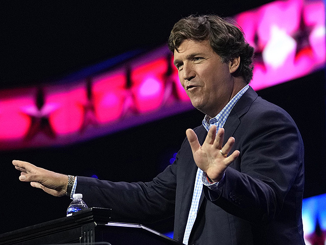 "Антисемит года" Такер Карлсон заявил, что его задержали в "Бен-Гурионе", посольство США опровергает