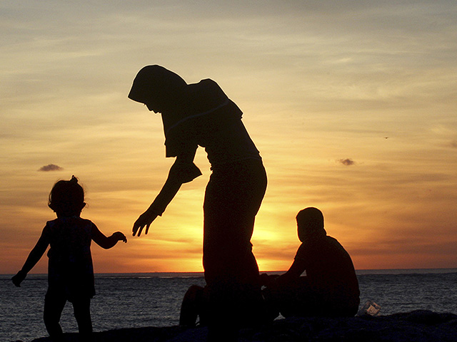 Мозговые волны матерей и детей синхронизируются во время совместной игры