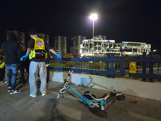 На 20-м шоссе подросток на самокате получил тяжелые травмы при столкновении с велосипедисткой