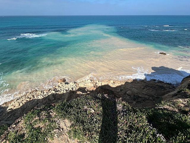 Около Герцлии обрушилась часть утеса на пляже