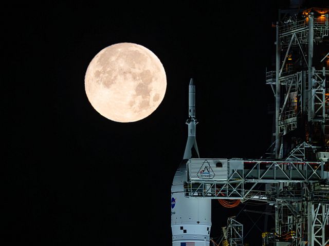 Запуск лунной миссии Artemis II отложен из-за проблемы с подачей гелия