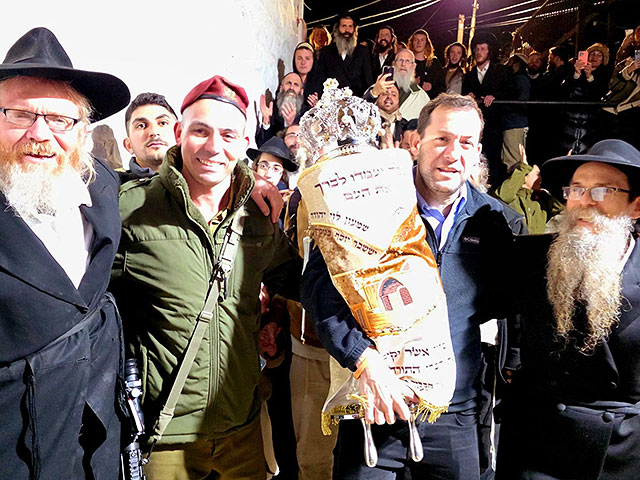 В гробнице Иосифа прошла торжественная церемония внесения Свитка Торы