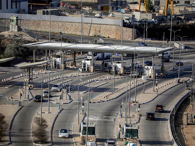 Подозреваемый в попытке наезда возле КПП "А-Минарот" сдался силам безопасности