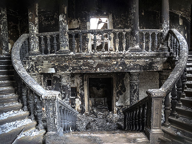 Выжившие актеры разрушенного театра Мариуполя представят в Израиле спектакль "Мариупольская драма"