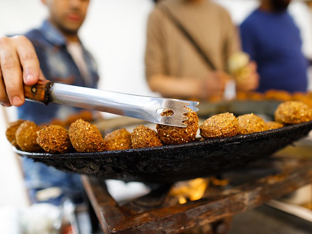 Освобожденные в обмен на заложников террористы открыли фалафельную в Египте