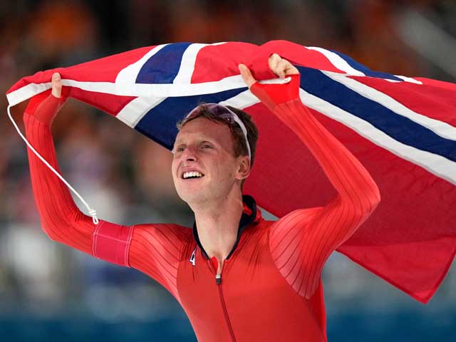 Конькобежный спорт. Норвежец побил олимпийский рекорд и стал чемпионом