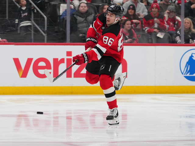 Голевые передачи Хьюзов. Шутаут Форсберга. Результаты матчей НХЛ