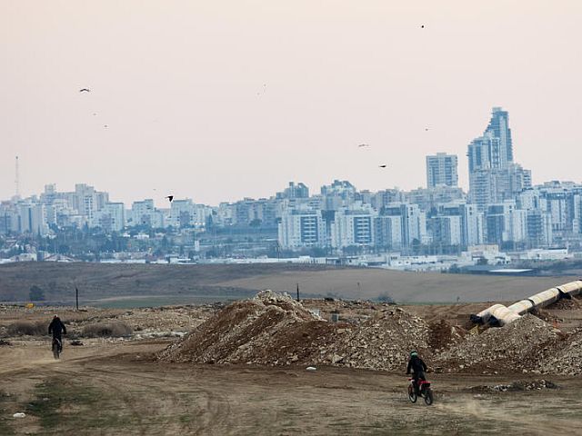 Тревога в Беэр-Шеве и других районах Негева: ракетный обстрел
