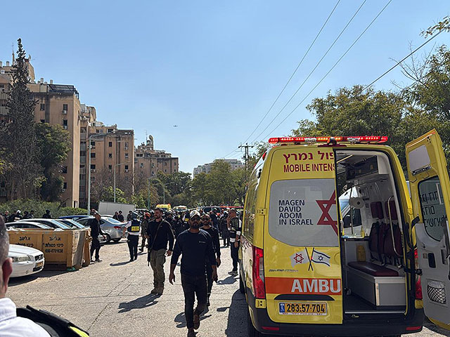 Предварительные сообщения о падении ракет или обломков в районе Беэр-Шевы