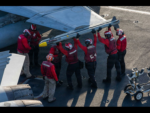 Военно-морской флот США атакует Иран. Фоторепортаж