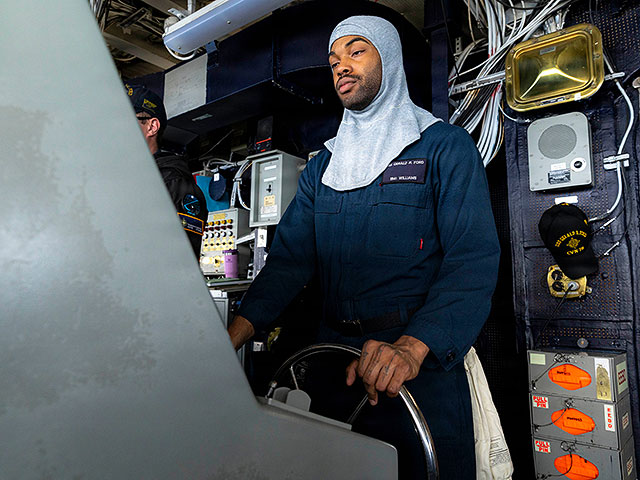 Военно-морской флот США атакует Иран. Фоторепортаж