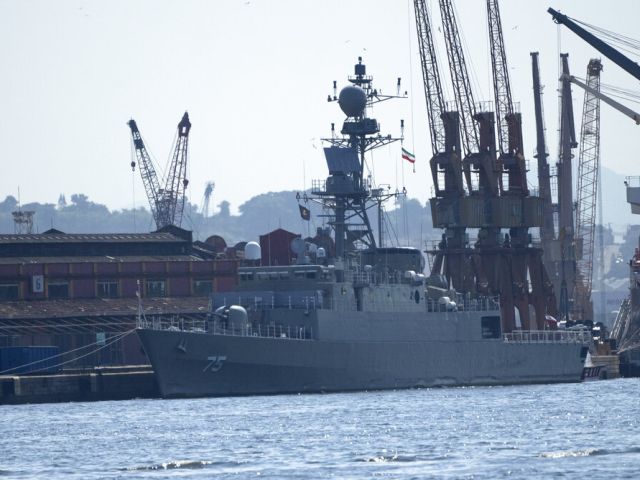 У берегов Шри-Ланки тонет иранский фрегат, ведутся спасательные работы