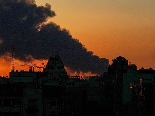 Иранские СМИ: в Тегеране слышны взрывы