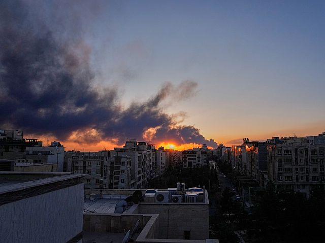 Иранские СМИ сообщают о взрывах в Тегеране