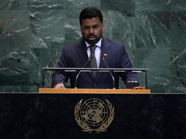 Шри-Ланка позволила кораблю иранского флота пришвартоваться в порту, экипаж эвакуирован