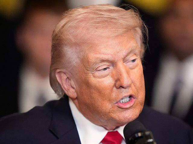 Трамп: США уничтожили всю авиацию Ирана и потопили десятки военных судов