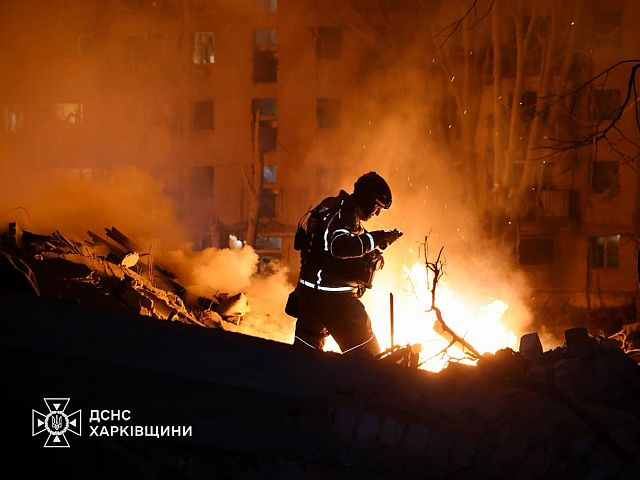 Взрывы в Киеве. В Харькове ракета попала в многоэтажный дом
