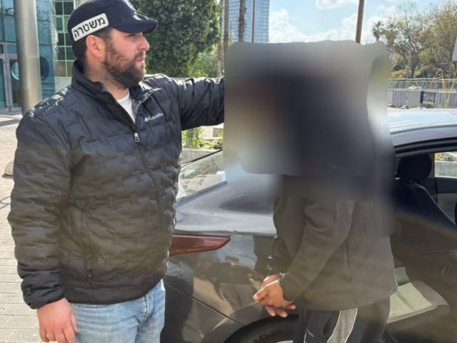 Арестован мародер из Тель-Авива, обокравший квартиры пострадавшего при падении ракеты дома