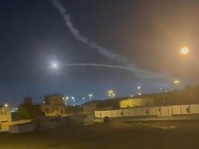 Падение ракеты в Бахрейне, причинен ущерб. Версия: могла упасть противоракета Patriot
