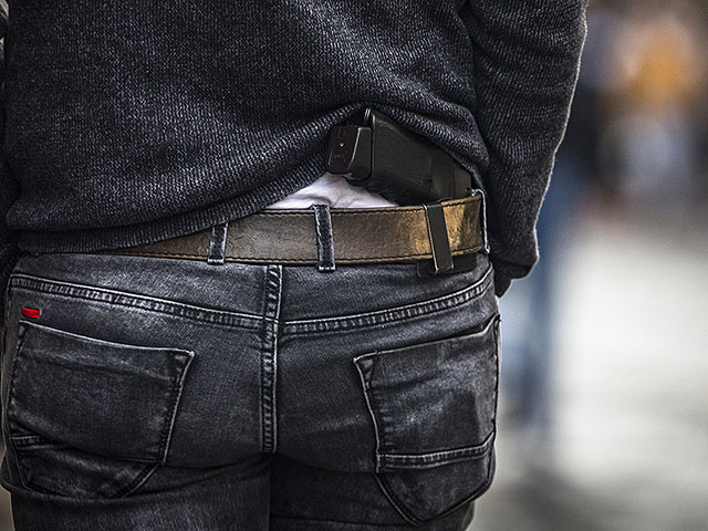 "Первая линия обороны": жители 41 района Иерусалима смогут оформить личное оружие