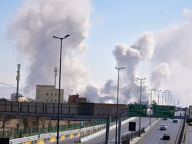 Тегеран, Исфахан и юг Ирана: ВВС Израиля атакуют одновременно в трех районах