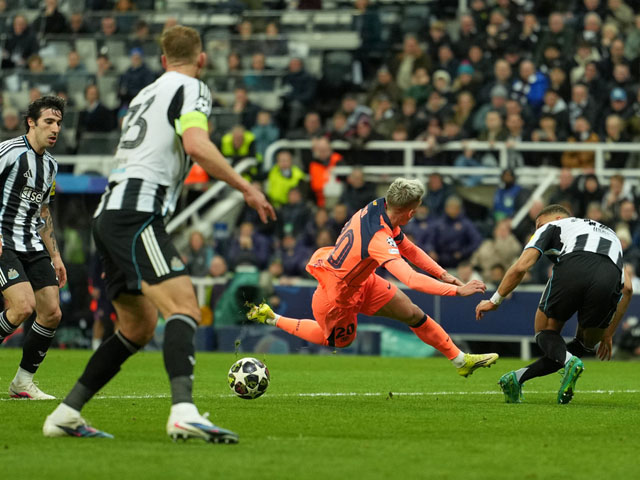 Лига чемпионов. "Ливерпуль" проиграл в Турции. "Барселона" едва не проиграла в Англии