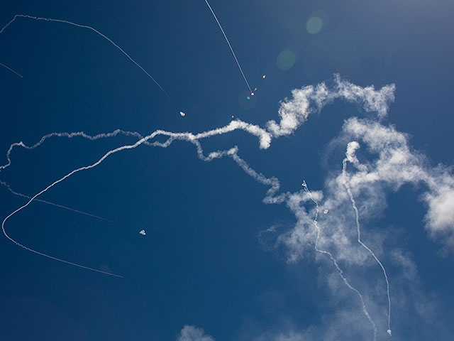 Сирены на севере Израиля в связи с проникновением БПЛА и ракетным обстрелом