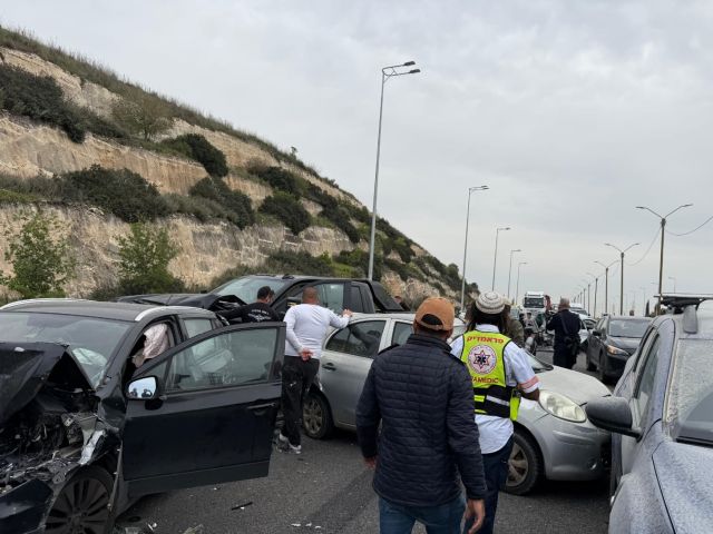 Тяжелая авария на 6-м шоссе: пострадали шесть человек, двое в тяжелом состоянии