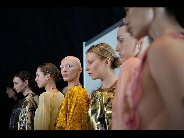 Неделя моды в Москве на фоне войны в Украине. Фоторепортаж