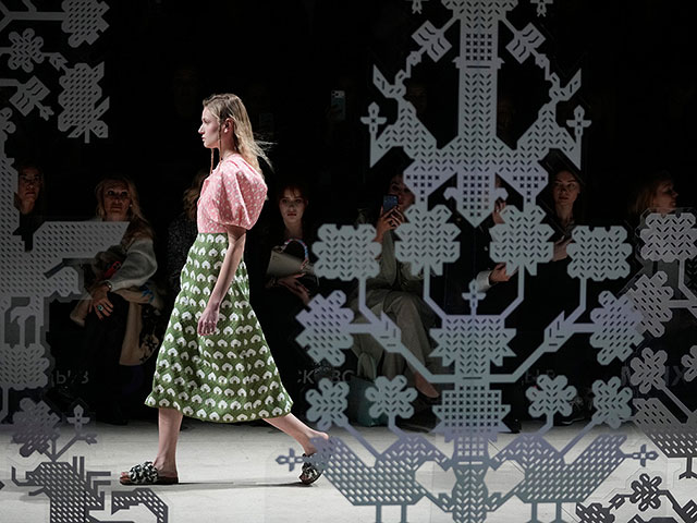 Неделя моды в Москве на фоне войны в Украине. Фоторепортаж